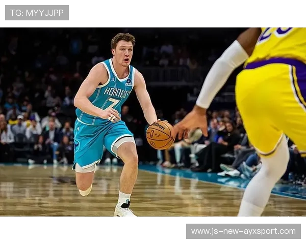 NBA黄蜂新秀高难度骑扣引发全网热议